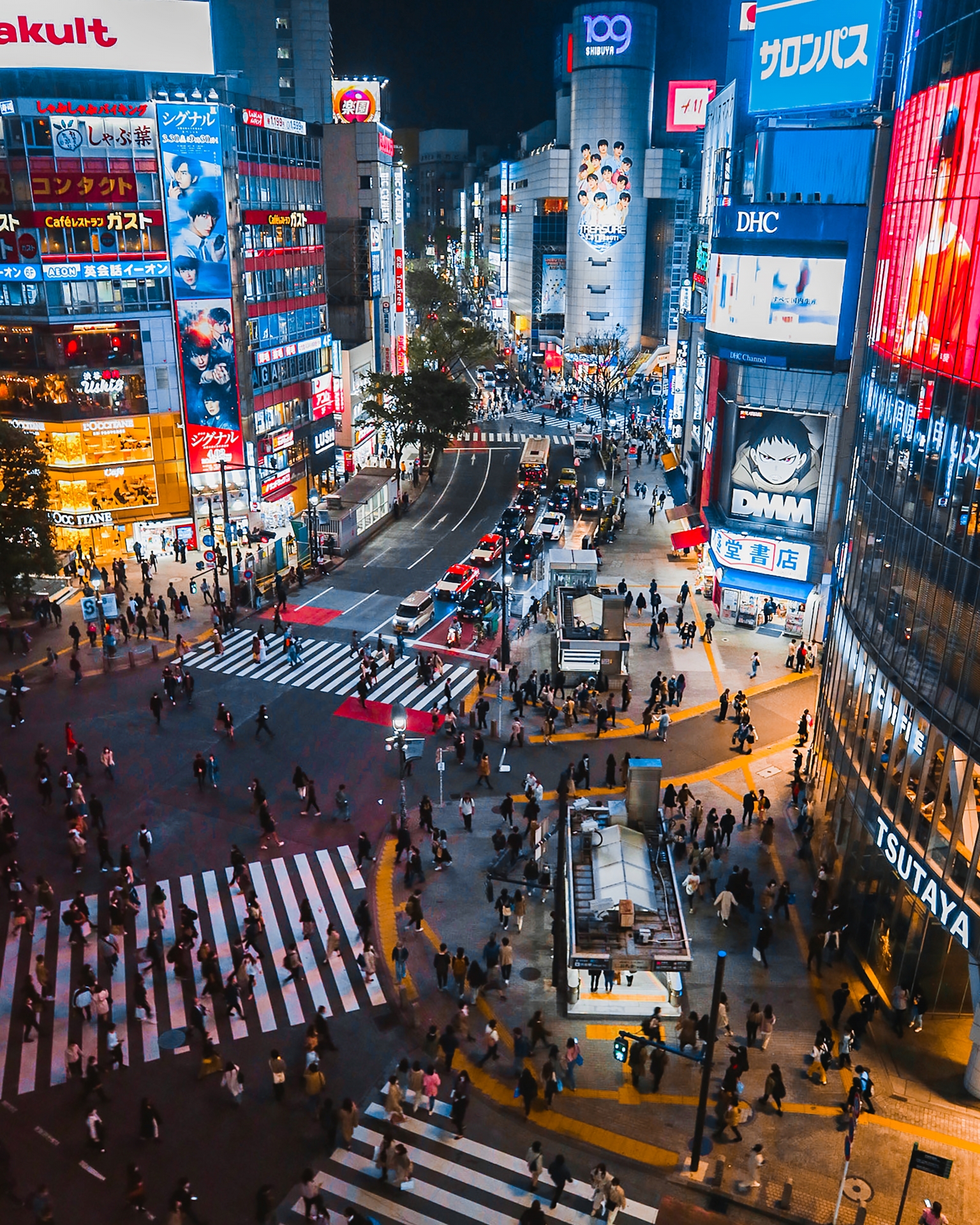 Shibuya Crossing pedestrians (Photo via PhotoAC)