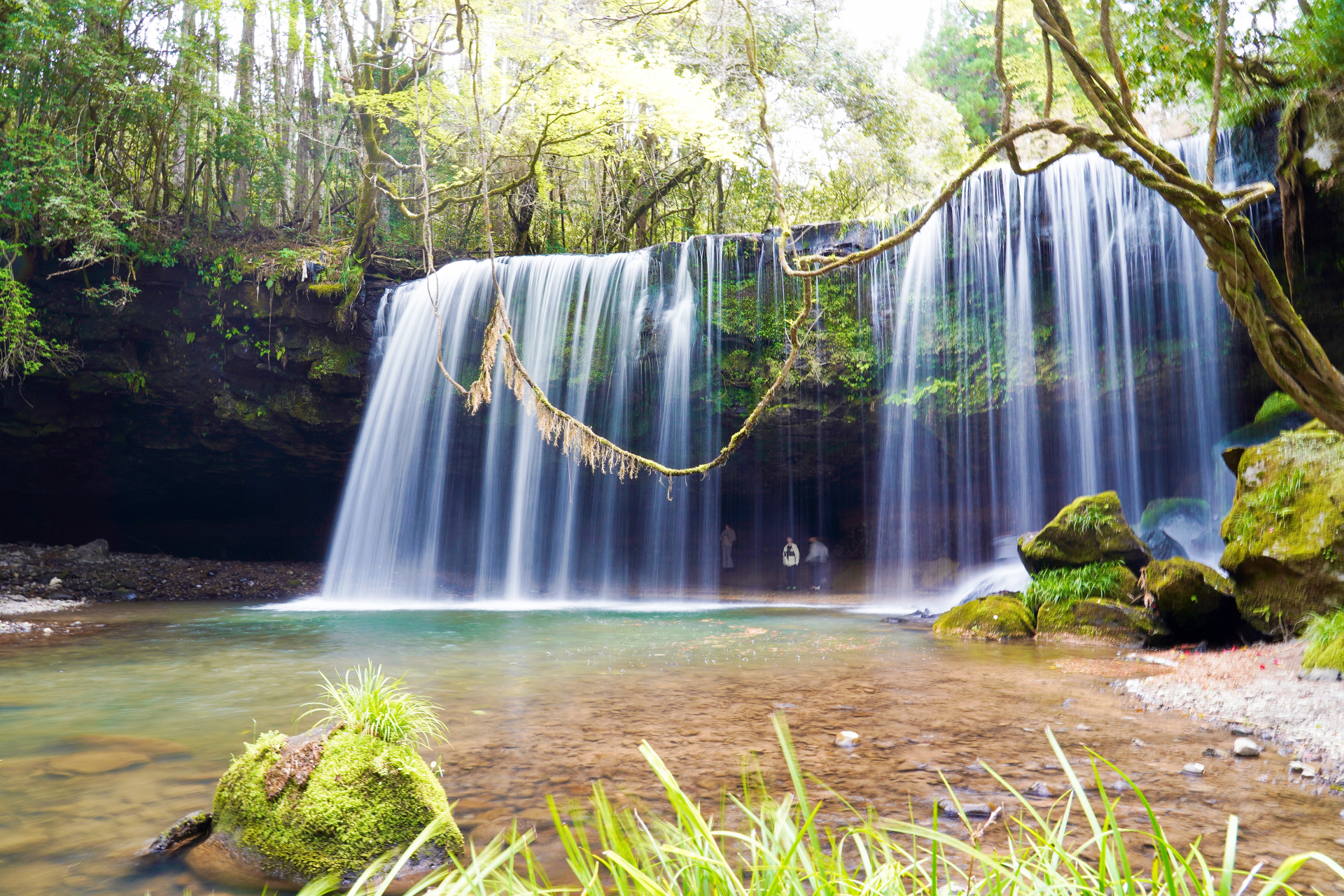 Nabegataki Falls — Oguni, Kumamoto (Photo via PhotoAC)