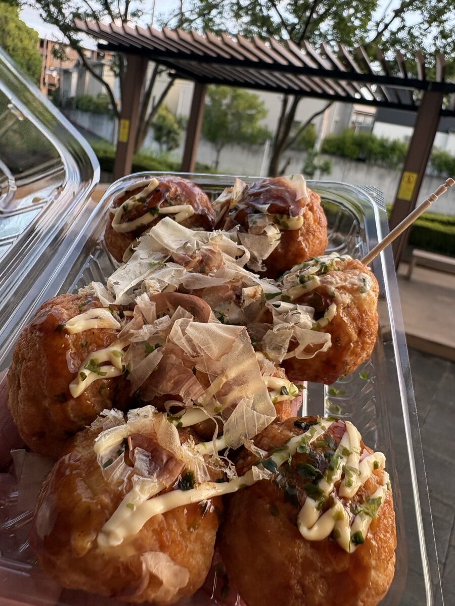 Osaka Takoyaki (大阪のたこ焼き) — purchased and photographed by the Kasegeya editorial team