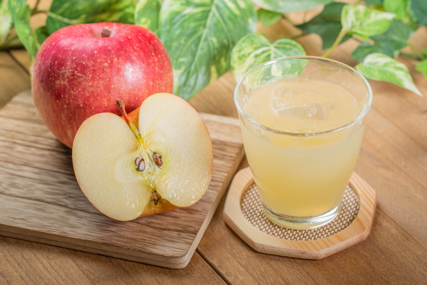 Aomori apple juice — cloudy straight juice with fresh apples (Photo via PhotoAC)