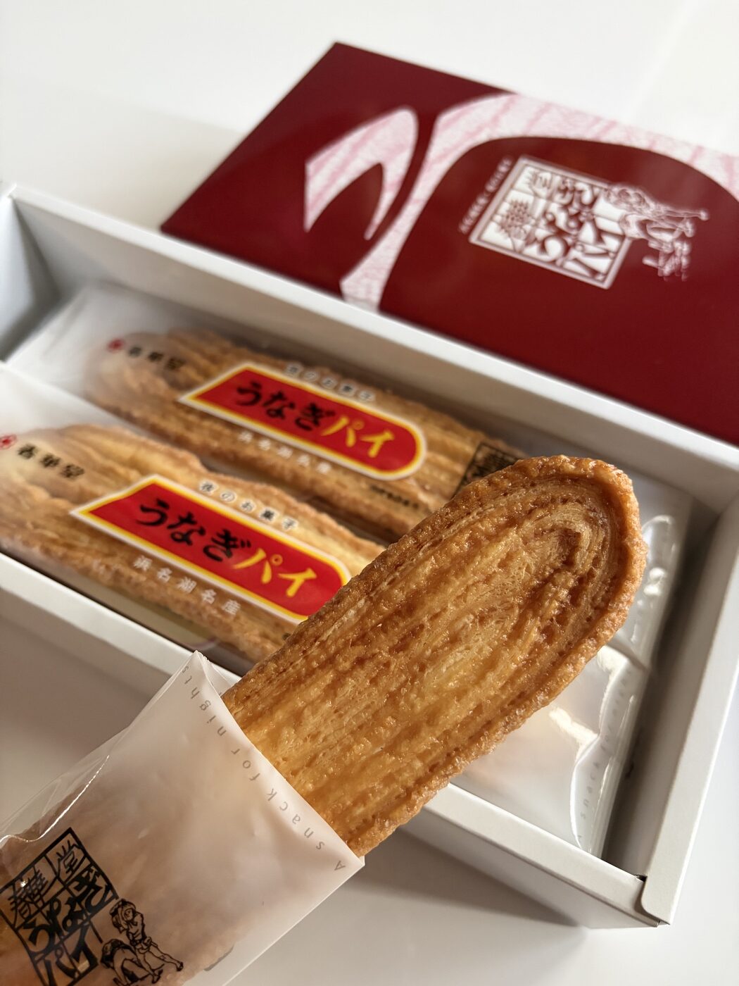 Shunkado Unagi Pie (春華堂 うなぎパイ) — purchased and photographed by the Kasegeya editorial team
